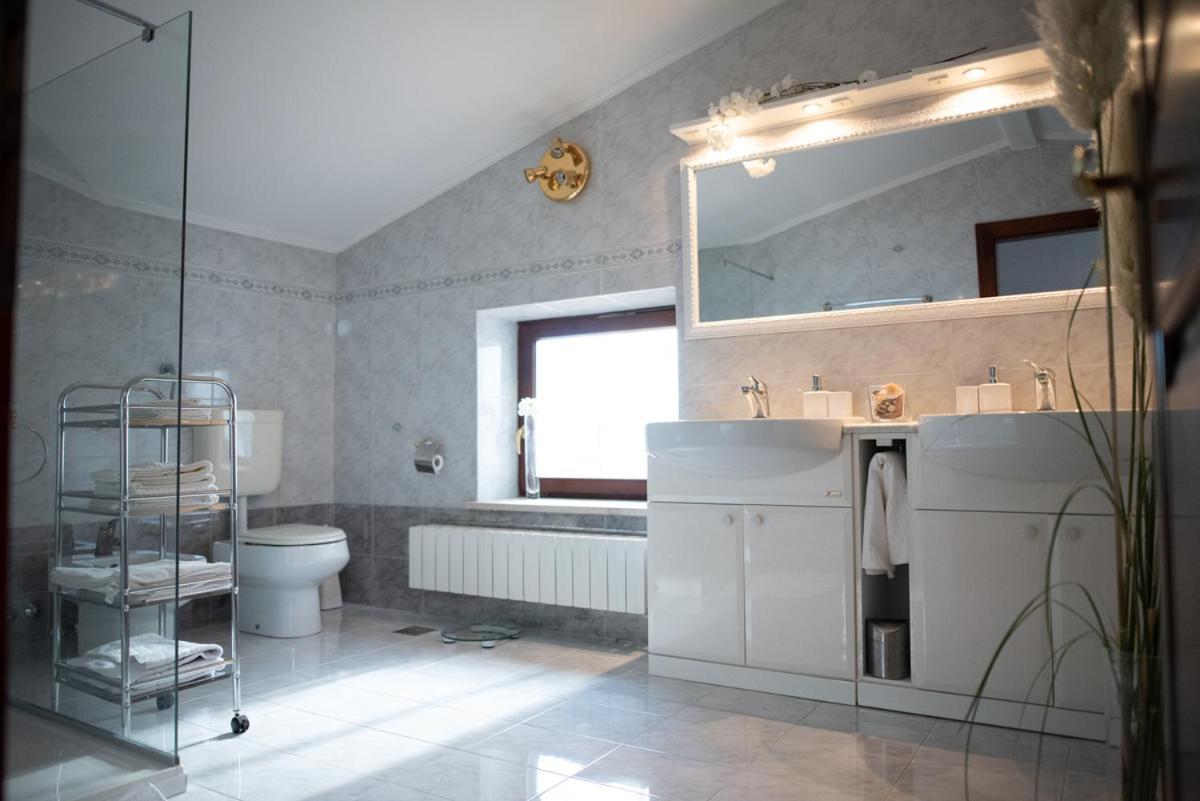 Castle House Rooms, Swimming Pool & Sauna & Tennis Court & Wine Cellar Sežana Exteriér fotografie