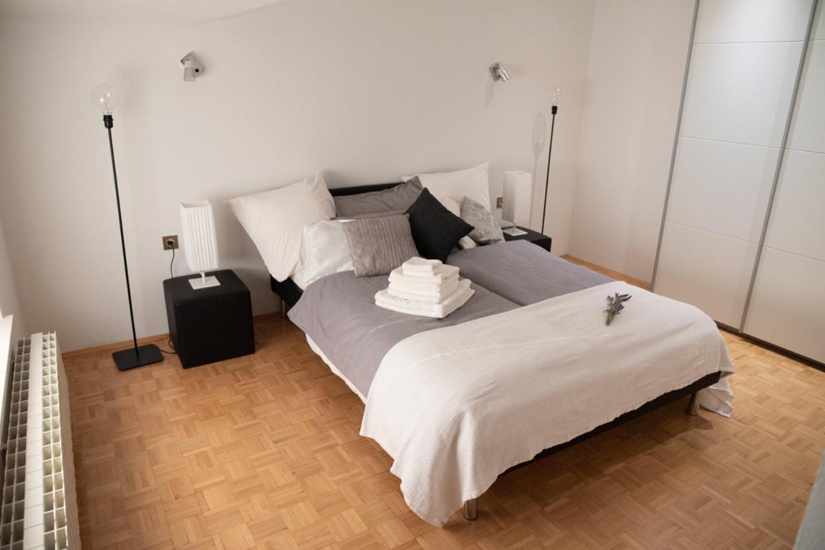 Castle House Rooms, Swimming Pool & Sauna & Tennis Court & Wine Cellar Sežana Exteriér fotografie